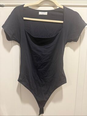 Babaton Black Scoop-Neck Short Sleeve Bodysuit